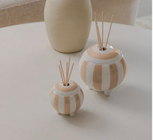 Load image into Gallery viewer, Patchouli, Pear & Oud Ceramic Diffuser 350ml