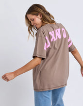 Load image into Gallery viewer, Interval Tee - Brown/Bright Pink