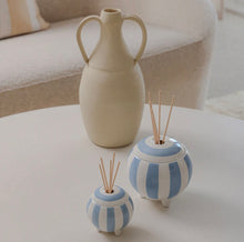 Load image into Gallery viewer, Juniper Berry & Citrus Spritz Ceramic Diffuser 350ml