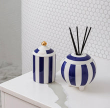 Load image into Gallery viewer, Sandalwood & Spiced Mandarin Ceramic Candle 360g