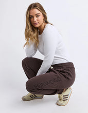Load image into Gallery viewer, Simplified Trackpant - Coffee