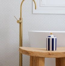 Load image into Gallery viewer, Sandalwood & Spiced Mandarin Ceramic Candle 360g