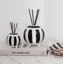 Load image into Gallery viewer, Jasmine, Amber & Saffron Ceramic Diffuser 100ml