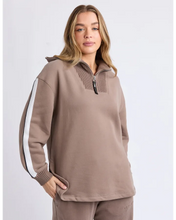 Load image into Gallery viewer, Knit Collar Crew - Brown
