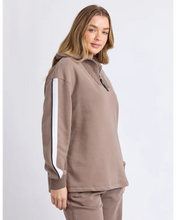 Load image into Gallery viewer, Knit Collar Crew - Brown
