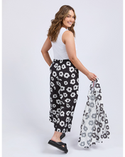 Load image into Gallery viewer, Azalea Pant - Navy
