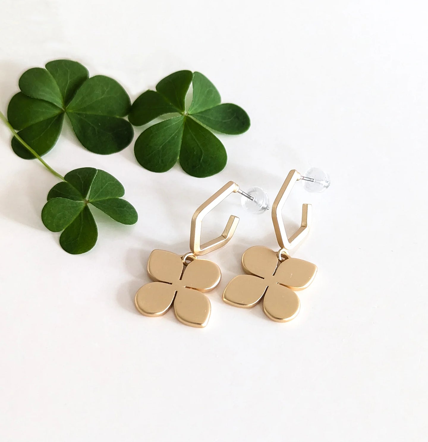 Clover Flower Chunky Hook Earring - Gold
