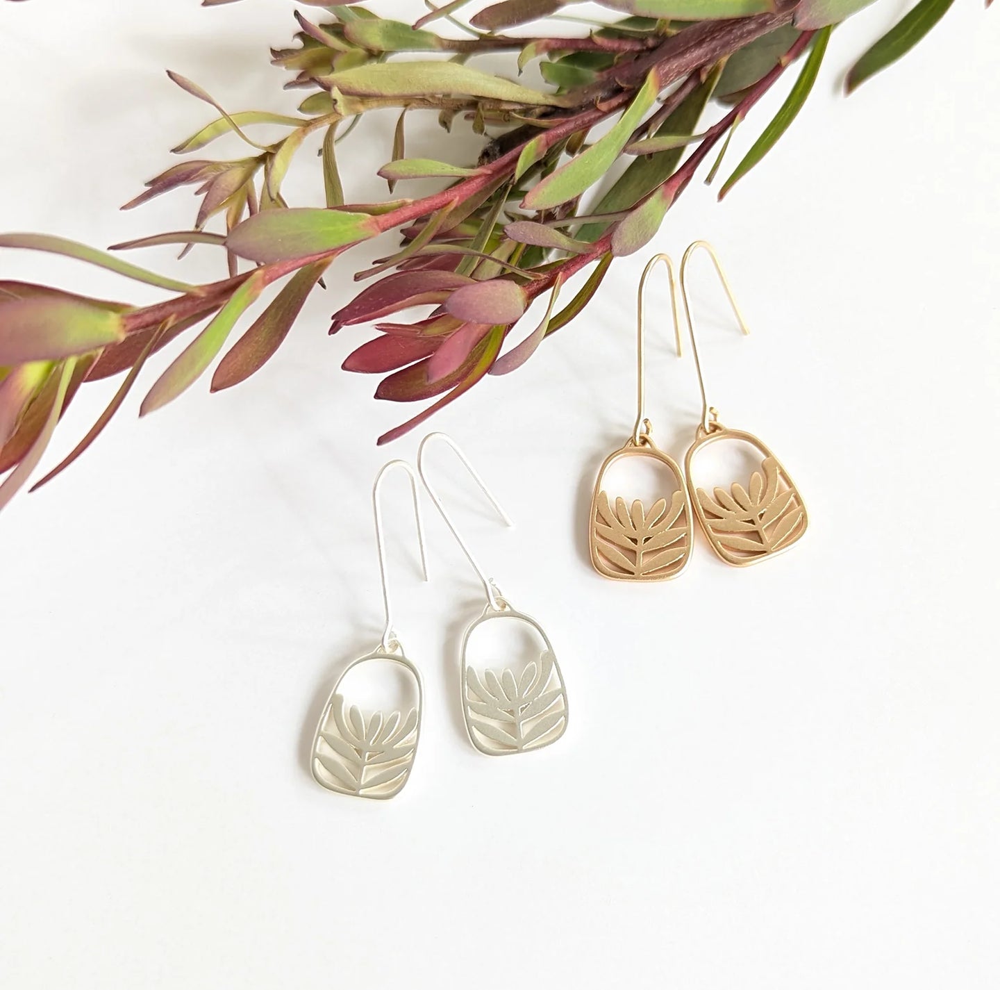 Leucadendron Straight hook earring - Gold
