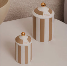 Load image into Gallery viewer, Patchouli, Pear &amp; Oud Ceramic Candle 100g

