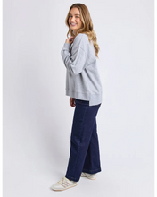 Load image into Gallery viewer, Effortless Contrast Crew - grey Marle
