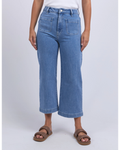 Load image into Gallery viewer, Sarah Crop Jeans - Light Blue
