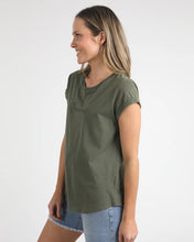 Load image into Gallery viewer, Signature Tee - Khaki
