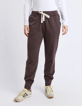Load image into Gallery viewer, Simplified Trackpant - Coffee
