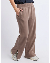Load image into Gallery viewer, Classic Track Pant - Brown
