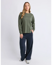 Load image into Gallery viewer, Simplified Long Sleeve- Khaki
