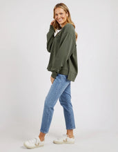 Load image into Gallery viewer, Effortless Crew - Khaki
