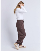 Load image into Gallery viewer, Leo Trackpant - Coffee
