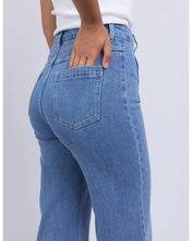 Load image into Gallery viewer, Sarah Crop Jeans - Light Blue
