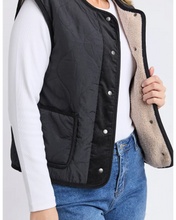 Load image into Gallery viewer, Alberta Vest - Black
