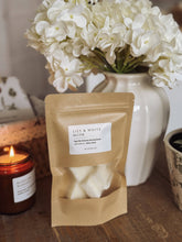 Load image into Gallery viewer, Japanese Honeysuckle - Soy Wax Melts
