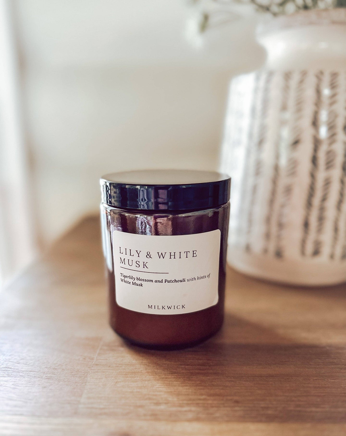 Lily & White Musk: Amber Jar